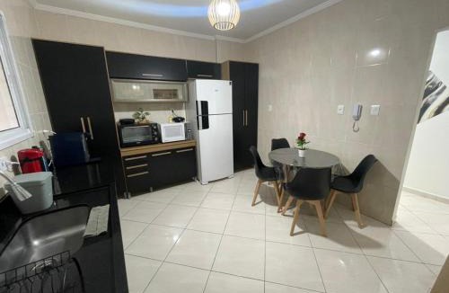Guilhermina Apartment | Edificio Royale Pe na Areia, Churrasqueira e Ar Condicionado