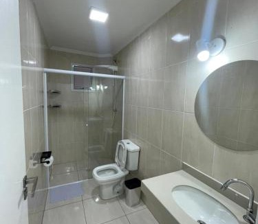 Guilhermina Apartment | Edificio Royale Pe na Areia, Churrasqueira e Ar Condicionado
