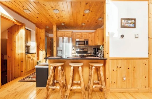 North Pole Ski Chalet | Edin's Chalet - Whiteface Mountain 4-bedroom-2 Baths - 7 beds