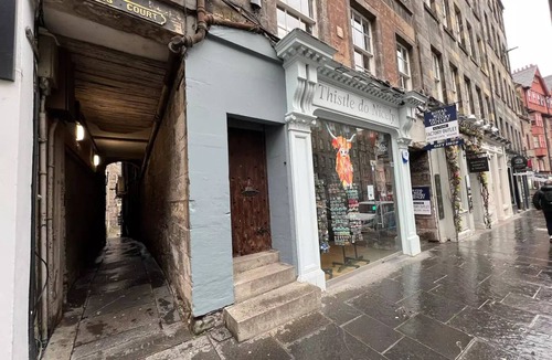 Old Town Apartment | Edinburgh Castle Hideaway, Lawnmarket, Royal Mile - 2 mins walk to the Castle!