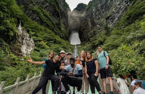 Yongding House | Edinburgh Hostel - Coffee bar - Western breakfast -Travel expert -Good location-English reception-Ticket service-Tourism planing-Laundry-Camara-Drone gopro