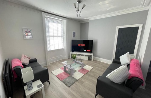 Tynemouth House | Edith Haven Tynemouth Fabulous Coastal Holiday Home with Free OnStreet Parking