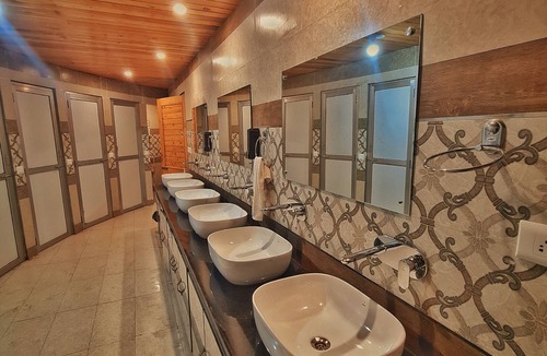 Dharamshala Hotel | EDM Hostel