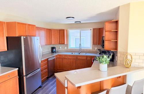 Northeast Edmonton Ski Chalet | Edmonton three bedrooms two baths 5 beds