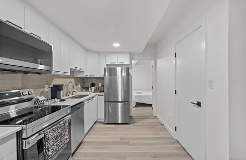 Whyte ave House | Edmonton Whyte Ave Private Basement Suite 😍 Sleeps 4!
