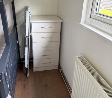 Bont Newydd Apartment | Edwards cabin