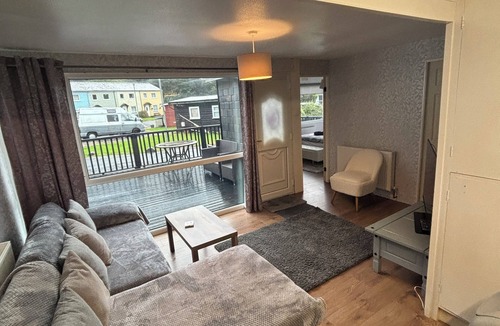Bont Newydd Cabin | Edwards cabin
