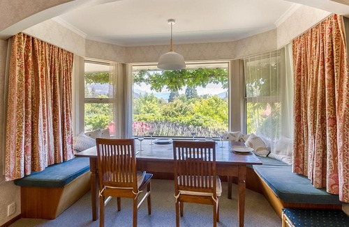 Wanaka House | Eely Point Escape - Wanaka Holiday Home