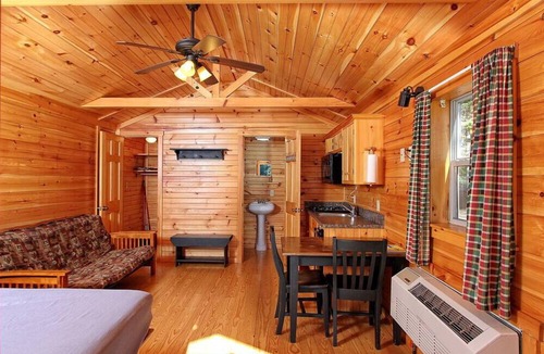 Centre Hall Cabin | Efficiency Cabin 46