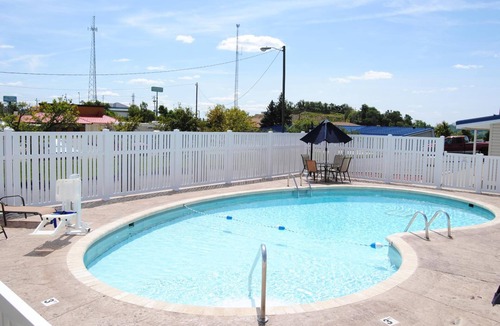 Barton Hotel | Efficiency Room near Memorial Park | Free Daily Breakfast & Free Parking