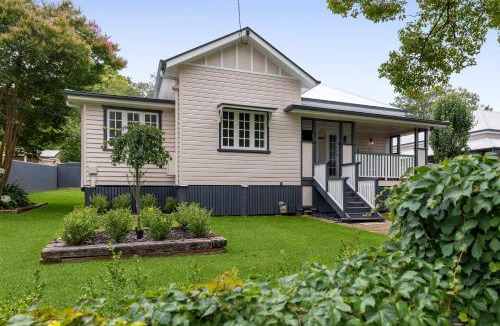 East Toowoomba House | Effortless Elegance & Charm!