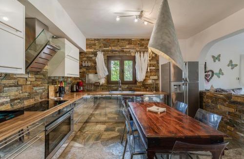 Nei Pori Villa | Efharis Beachfront Villa