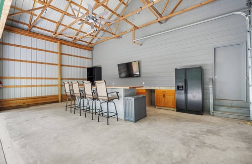 Egg Harbor Cabin | Egg Harbor Log Cabin w Outside Bar and Patio!