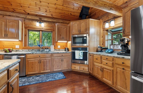 Egg Harbor Cabin | Egg Harbor Log Cabin w Outside Bar and Patio!