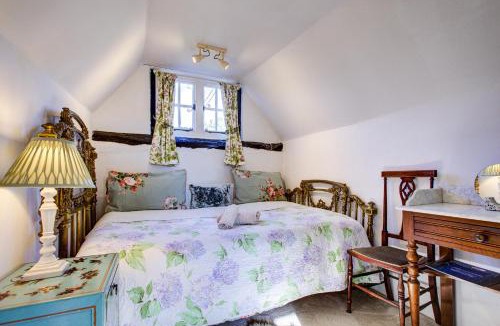 Crondall House | Eglantine