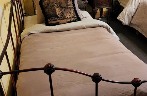 Winamac House | EGYPTIAN ROOM Individual Rental