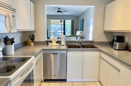 Trailer Estates Apartment | EH Shorewalk, Pools, Tennis, Pickle Ball, near Beaches Anna Maria Island and IMG