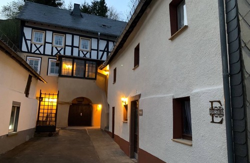 Ulmen House | Eifelstuben with charm - farmhouse parlor, 1-2 pers. cozy vacation home near the lake