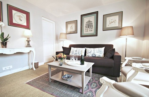 7th Arrondissement Apartment | Eiffel-Invalides, New & Elegant