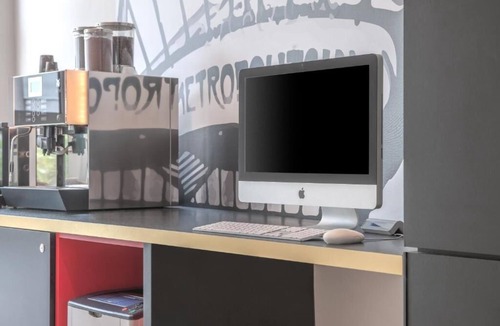 Grenelle Apartment | EIFFEL TOWER STUDIO WITH AIRCON