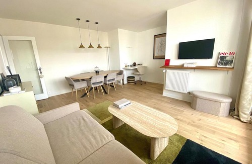 Saint-Lambert Apartment | Eiffel Tower View & Pool