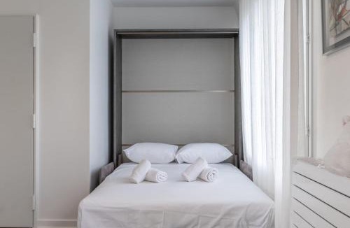 Saint-Lambert Apartment | Eiffel Tower View Studio with Balcony & Elevator