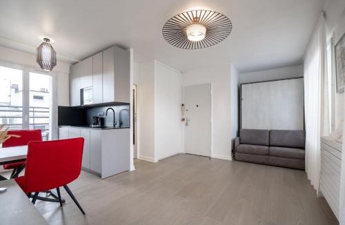 Saint-Lambert Apartment | Eiffel Tower View Studio with Balcony & Elevator