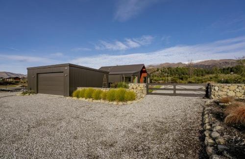 Luggate House | Eight On Jackson - Luggate Holiday Home
