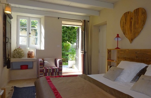 Robion House | Eighteenth-century stone farmhouse with swimming pool at the top of a historic village
