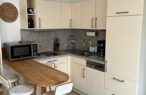 Kleinmachnow Apartment | Einliegerwohnung mit Wintergarten (EG)