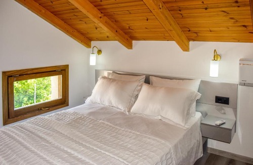 Skiathos Town Apartment | Ektor's Villa, Skiathos, Greece, free parking, free Wifi