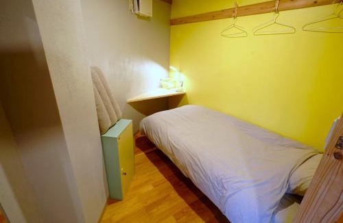 Uwamachi Hostel | El Amarillo SELF CHECK IN HOSTEL