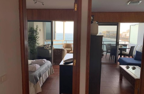 Melenara Apartment | El Azul , amplia terraza con "el mar a tus pies"