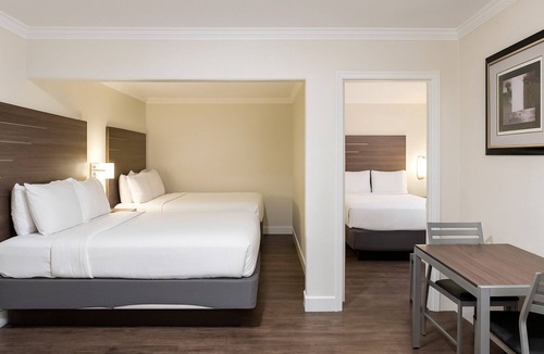 North Fremont Street Hotel | El Castell Motel