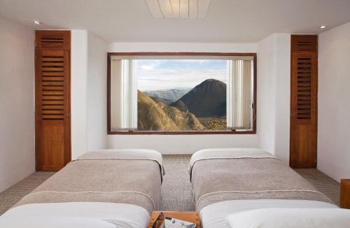 Calacali House | El Crater
