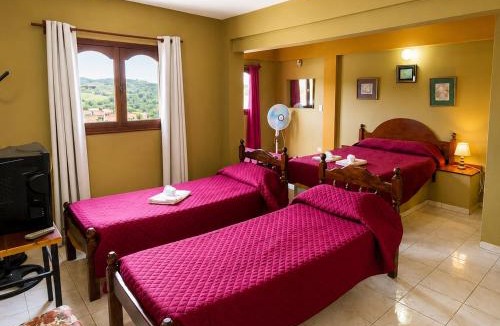 Coronel Moldes Hotel | El Crestón Hotel