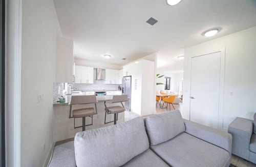 Tamiami House | EL Escondite