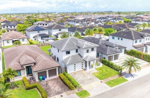 Tamiami House | EL Escondite