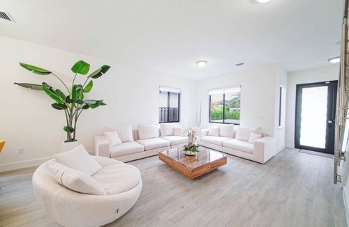 Tamiami House | EL Escondite