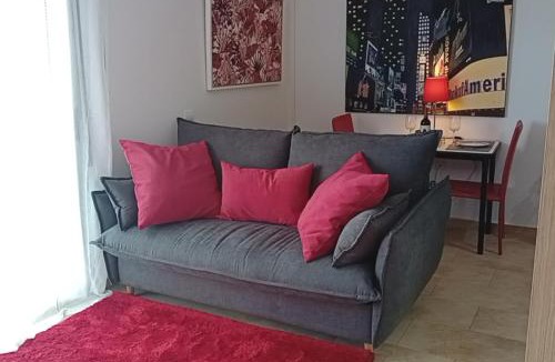La Canyada dels Pins Apartment | El estudio de las mariposas,sofa cama , cocina y baño