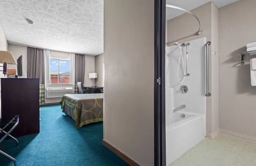 El Paso Hotel | El Paso Cozy King Haven, Clean Comfort & Easy Access | Free Parking