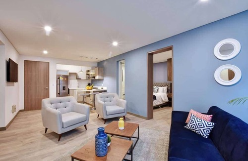 Cali Apartment | El Peñon | Jacuzzi + 3BR | Walk Everywhere | B101
