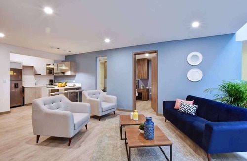Cali Apartment | El Peñon | Jacuzzi + 3BR | Walk Everywhere | B101