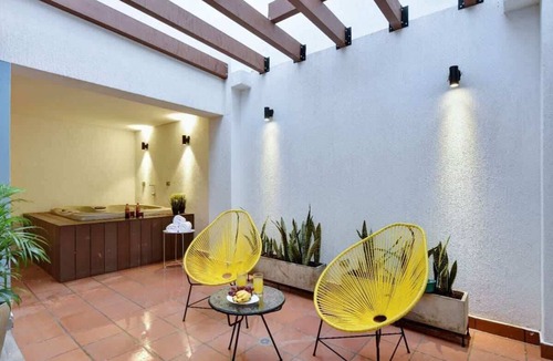 Cali Apartment | El Peñon | Jacuzzi + 3BR | Walk Everywhere | B101