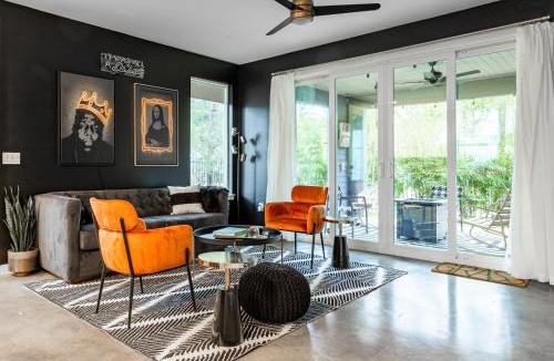 East Cesar Chavez House | Electric Disco Den - 6 Min Walk to Rainey St
