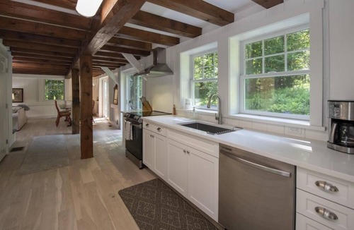 West Hartford House | Elegance Meets Rustic Charm: Vermont 3-Bed Retreat