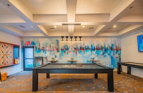 Glendale Sports and Entertainment District Apartment | Elegant 1BD King Bed, Pool, Hot Tub, Gym, Parking
