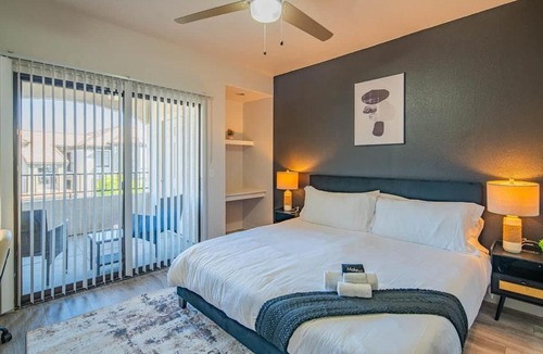 Glendale Sports and Entertainment District Apartment | Elegant 1BD King Bed, Pool, Hot Tub, Gym, Parking
