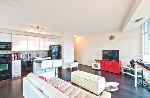 CityPlace Apartment | Elegant 2 BD Waterfront Condo Downtown Toronto