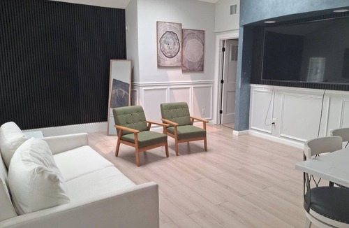 Uniondale Apartment | Elegant 3 bedroom, 2 full bathroom in Uniondale